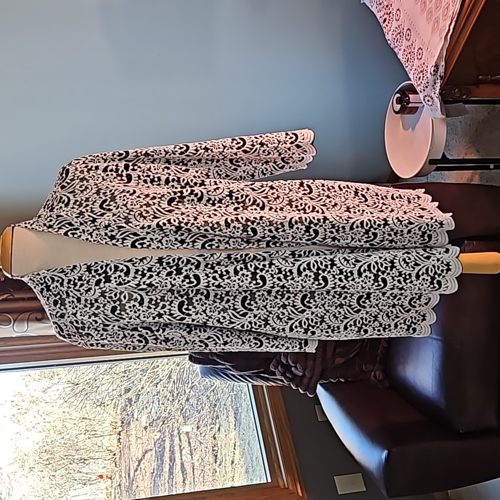 Sweater/Overlay - Picture 2 of 8